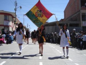 gresando_en_el_desfile-_isq-_sandra_zu-rita-deisy-claros-la-mejor-estudiante-de-la-casa-y-2a-del-colegio-con